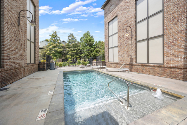Condo for sale at 333 E Boyd Dr Unit 11, Baton Rouge, LA — exterior of the Lofts at East Boyd near LSU